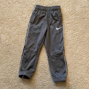 Nike boys cuffed bottoms joggers, size 4T